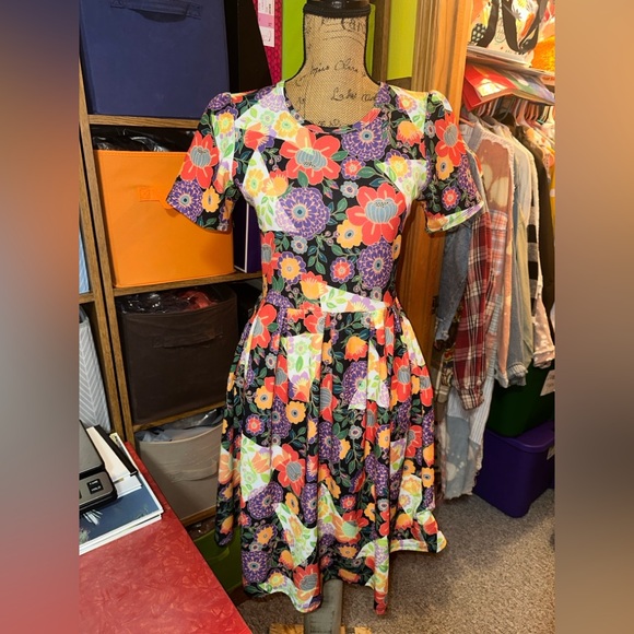 LuLaRoe Dresses & Skirts - LuLaRoe Vibrant Floral Midi Dress